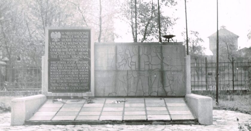 Nieistniejący pomnik przy dawnej ulicy Engelsa (obecnie Bednorza)